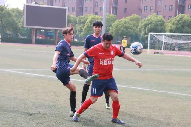8月28日：西甲首轮，皇马以4-1击败皇家社会，过程比结果更为复杂